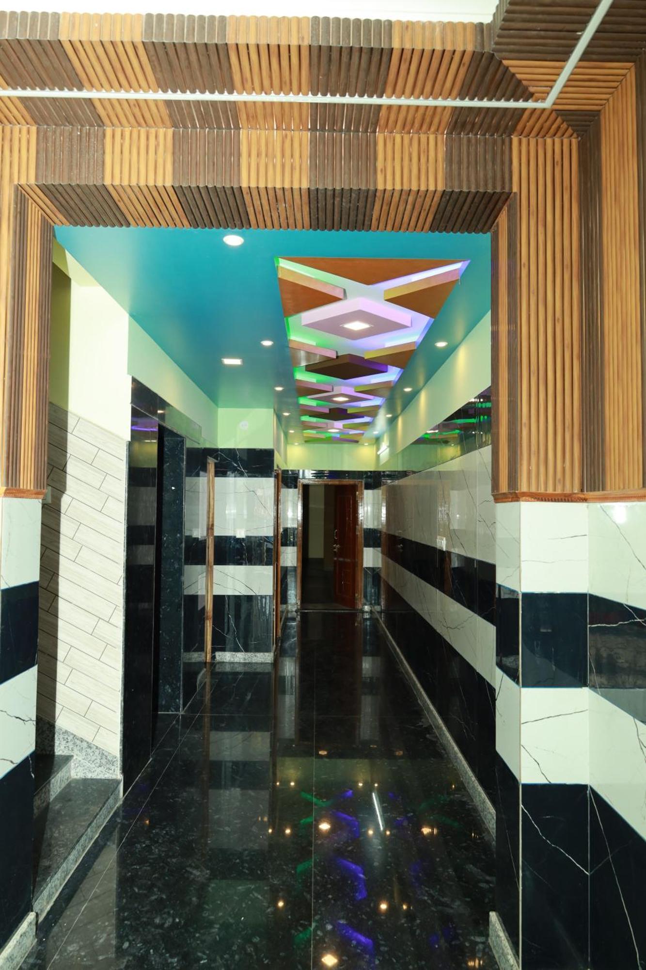 Готель Rv Residency Wodapatti Екстер'єр фото