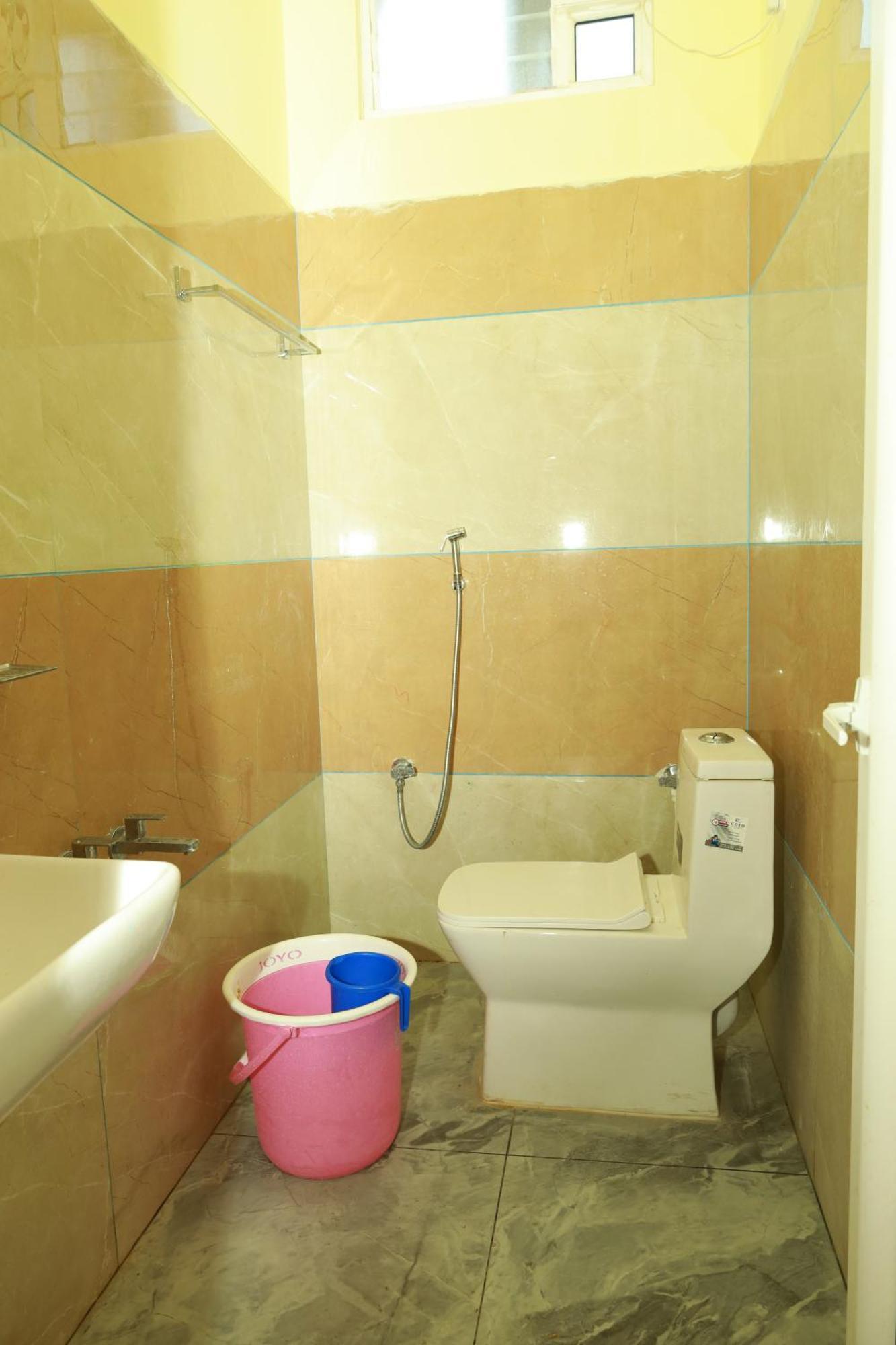 Готель Rv Residency Wodapatti Екстер'єр фото